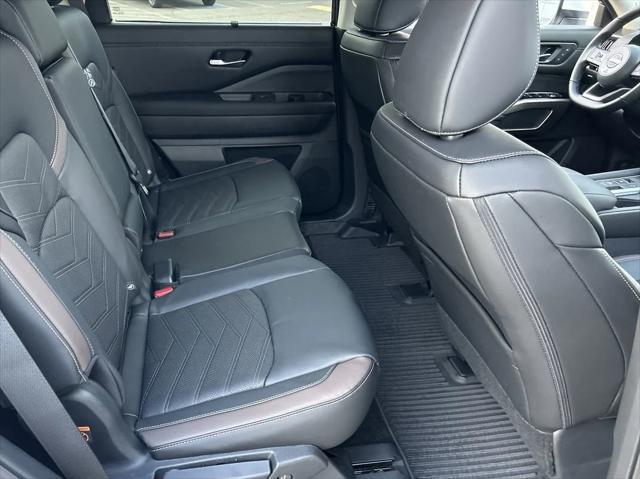 new 2025 Nissan Pathfinder car, priced at $47,929