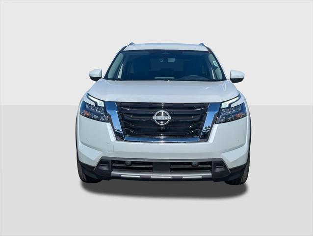new 2025 Nissan Pathfinder car, priced at $40,577