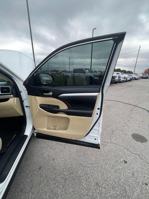 used 2017 Toyota Highlander car, priced at $21,985