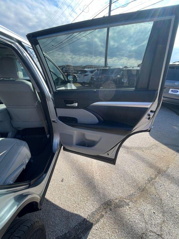 used 2018 Toyota Highlander car, priced at $22,820