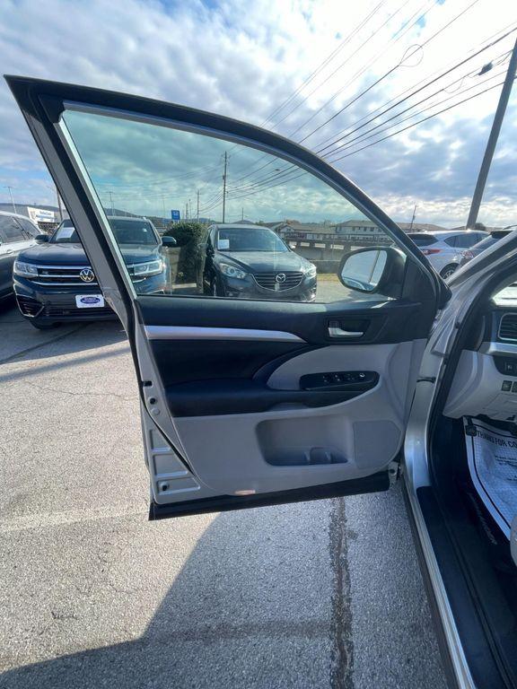 used 2018 Toyota Highlander car, priced at $22,820