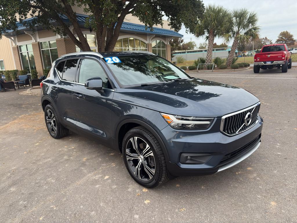 used 2020 Volvo XC40 car, priced at $21,400