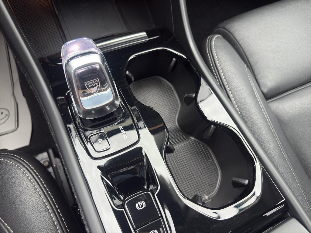 used 2020 Volvo XC40 car, priced at $21,400