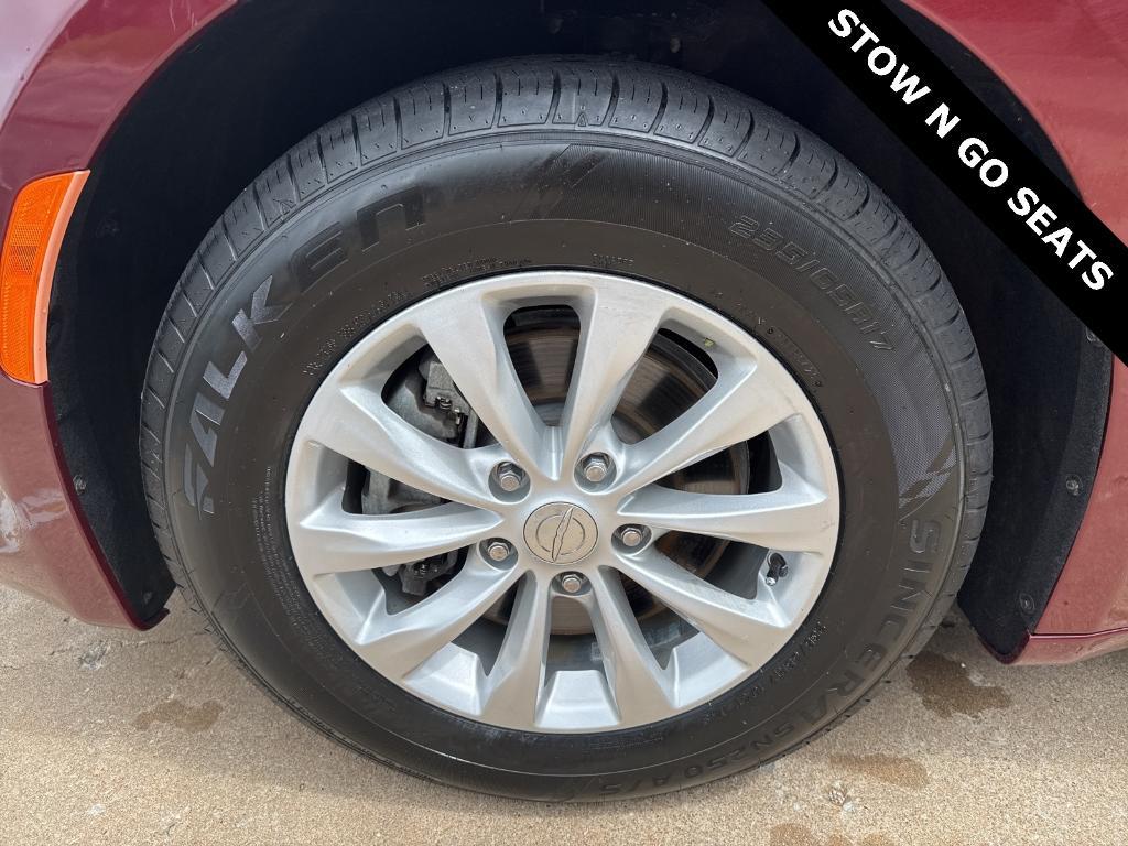 used 2019 Chrysler Pacifica car, priced at $13,995