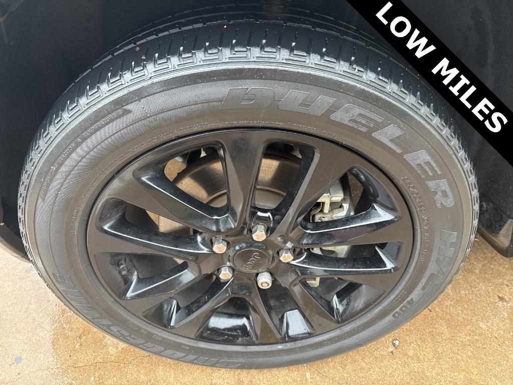 used 2021 Jeep Grand Cherokee car, priced at $27,990