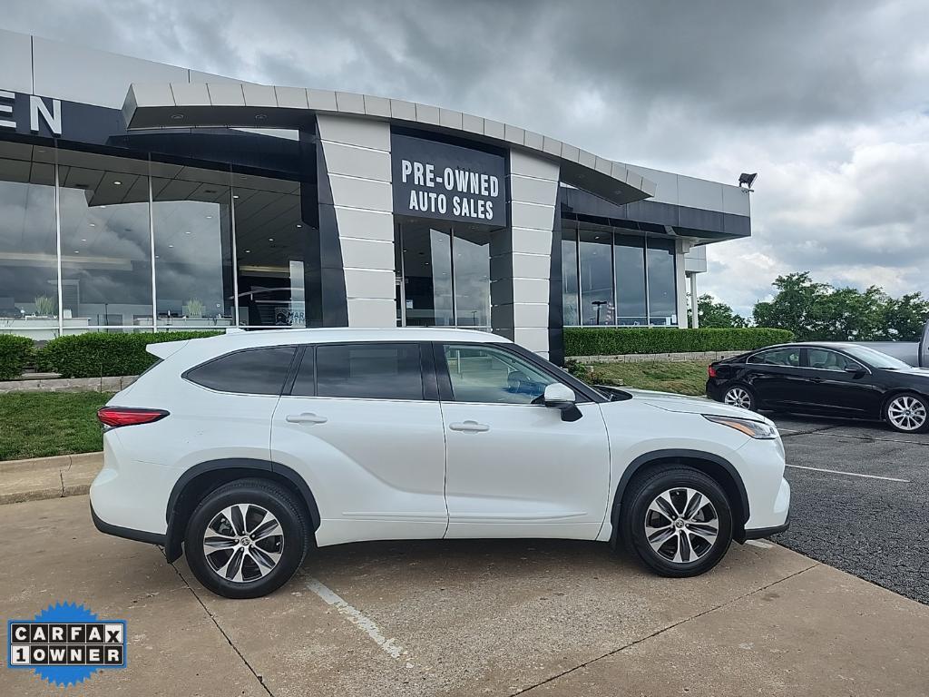 used 2022 Toyota Highlander car, priced at $30,997