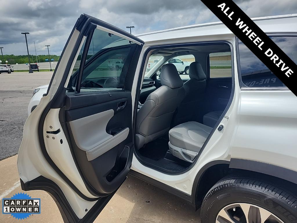 used 2022 Toyota Highlander car, priced at $30,888
