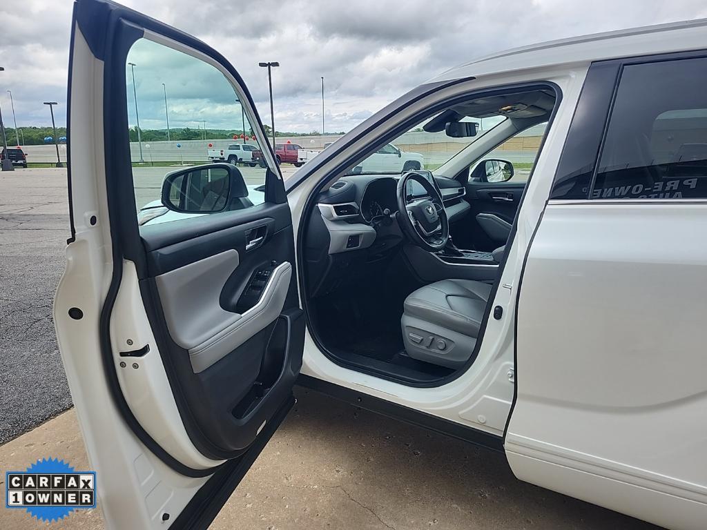 used 2022 Toyota Highlander car, priced at $30,997