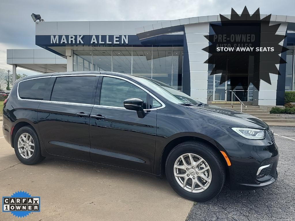 used 2025 Chrysler Pacifica car, priced at $33,997
