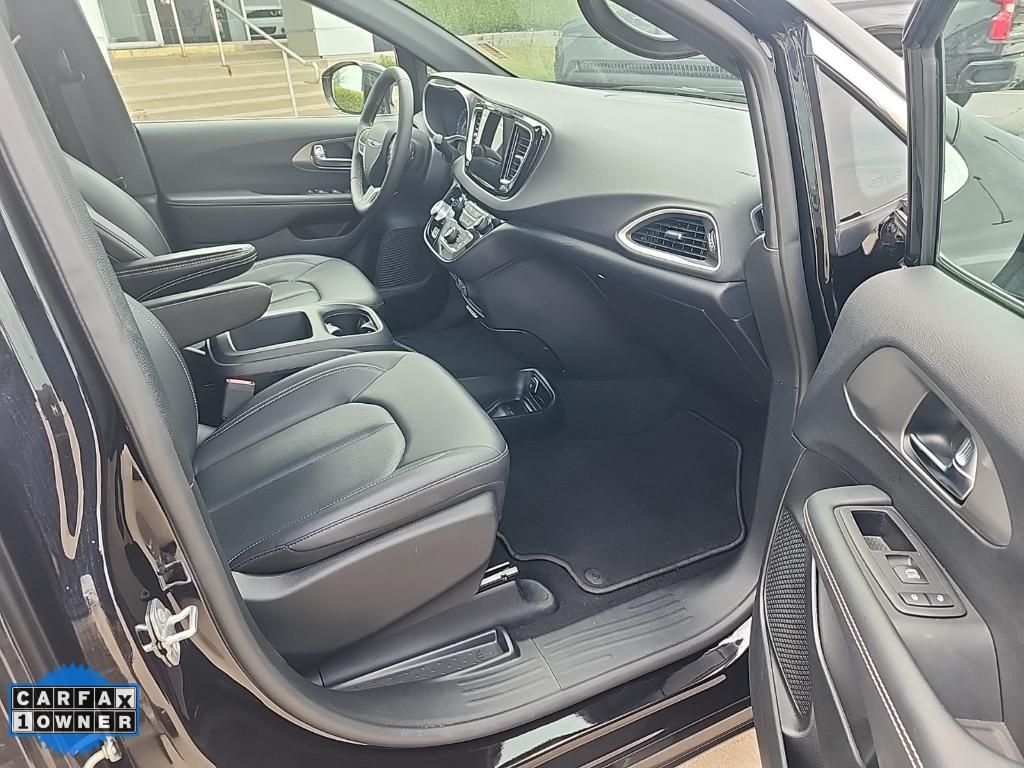 used 2025 Chrysler Pacifica car, priced at $34,997