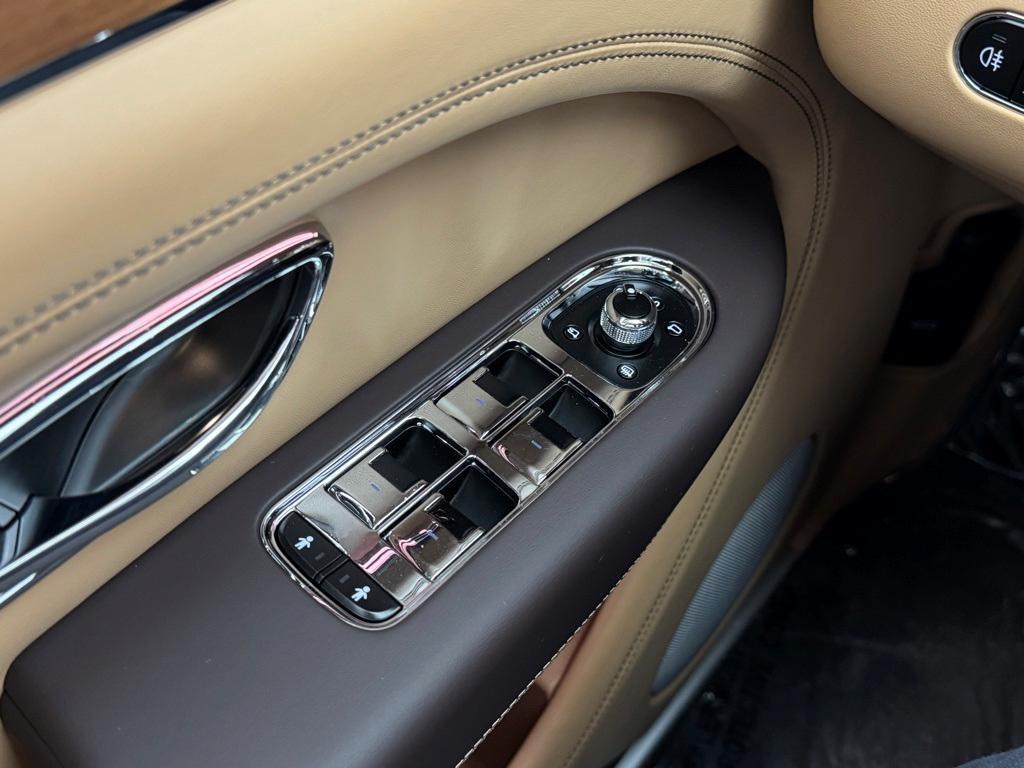 new 2024 Bentley Bentayga Hybrid car, priced at $242,085