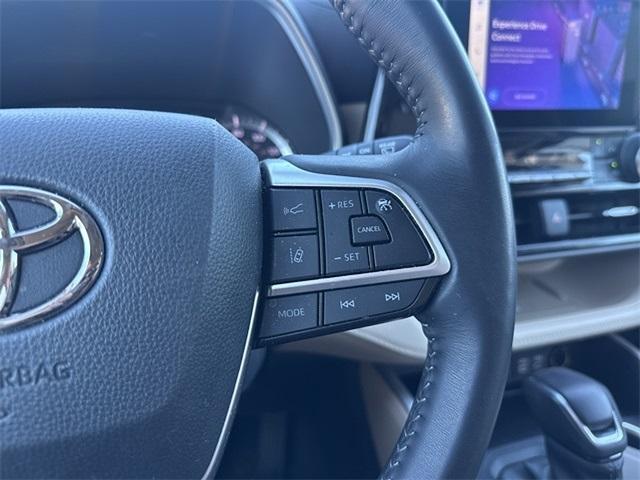 used 2023 Toyota Highlander car, priced at $36,365