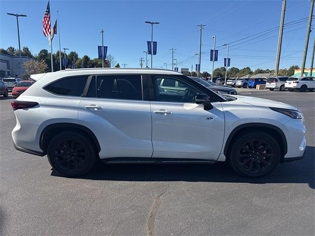 used 2023 Toyota Highlander car, priced at $36,365
