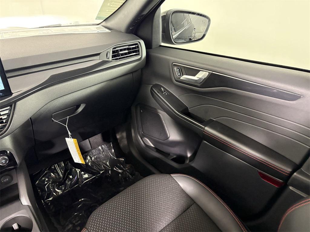 new 2025 Ford Escape car, priced at $30,499