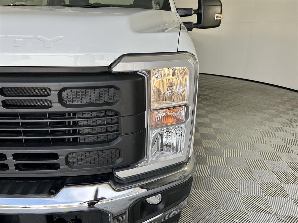 new 2025 Ford F-350 car, priced at $56,560