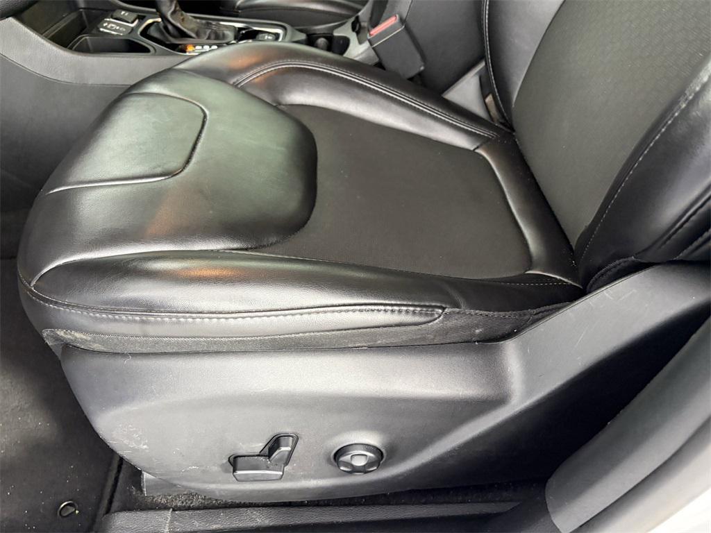 used 2019 Jeep Cherokee car, priced at $15,495