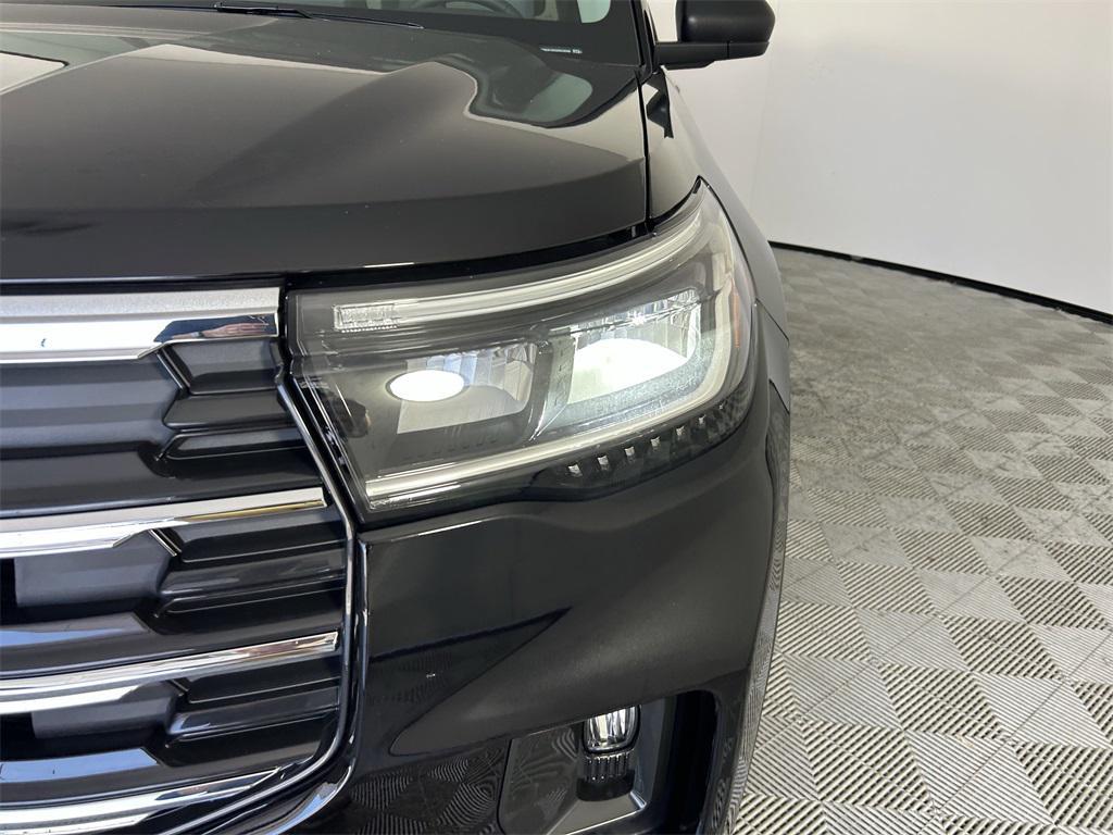 new 2025 Ford Explorer car, priced at $39,999