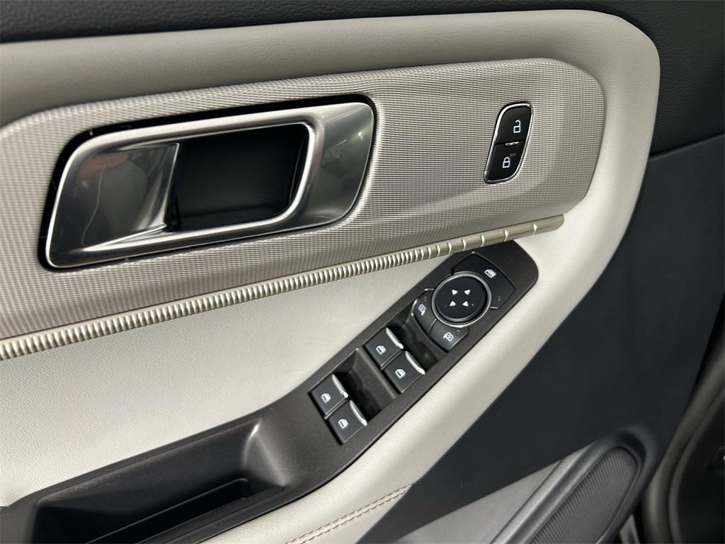 new 2025 Ford Explorer car, priced at $39,999