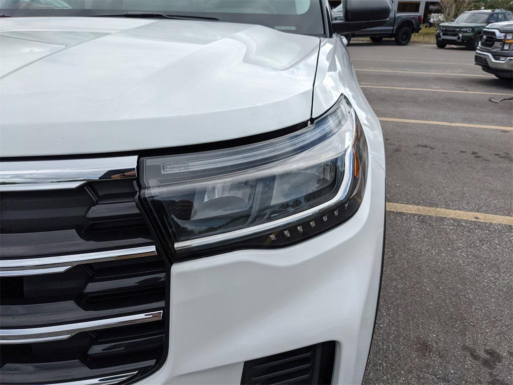 new 2025 Ford Explorer car, priced at $38,995