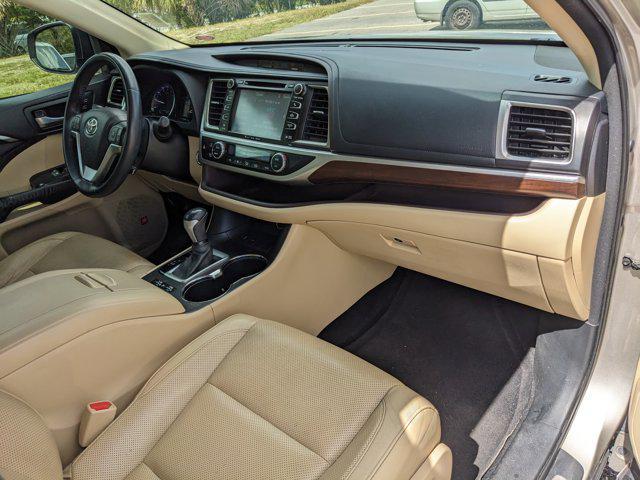 used 2016 Toyota Highlander car, priced at $18,164