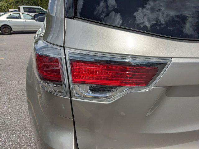 used 2016 Toyota Highlander car, priced at $18,164