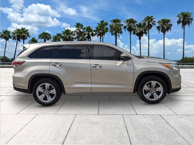 used 2016 Toyota Highlander car, priced at $18,164