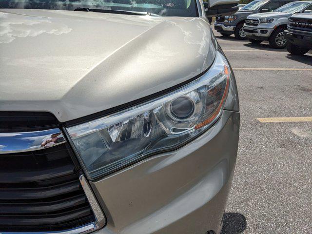 used 2016 Toyota Highlander car, priced at $18,164