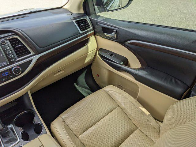 used 2016 Toyota Highlander car, priced at $18,164