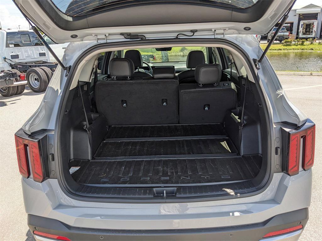 used 2025 Kia Sorento car, priced at $28,581