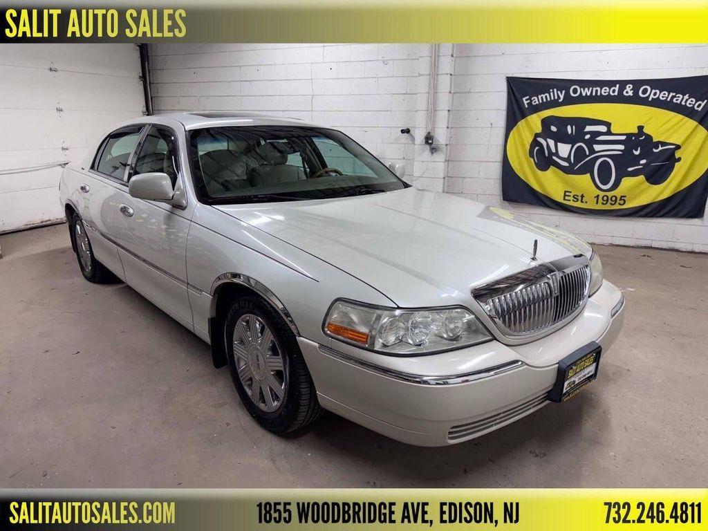 used 2004 Lincoln Town Car car, priced at $5,998