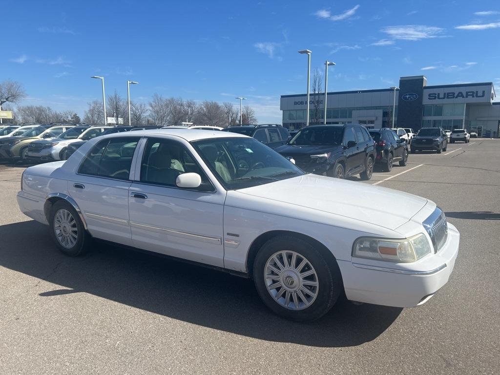 used 2009 Mercury Grand Marquis car, priced at $5,500