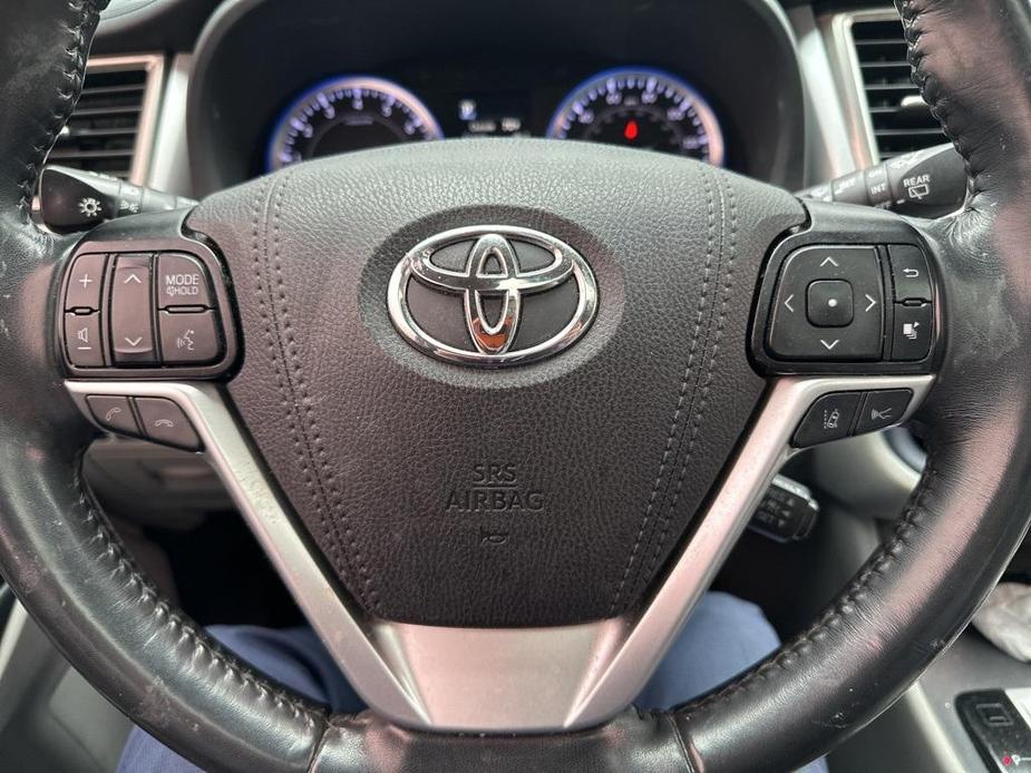 used 2019 Toyota Highlander car, priced at $23,222