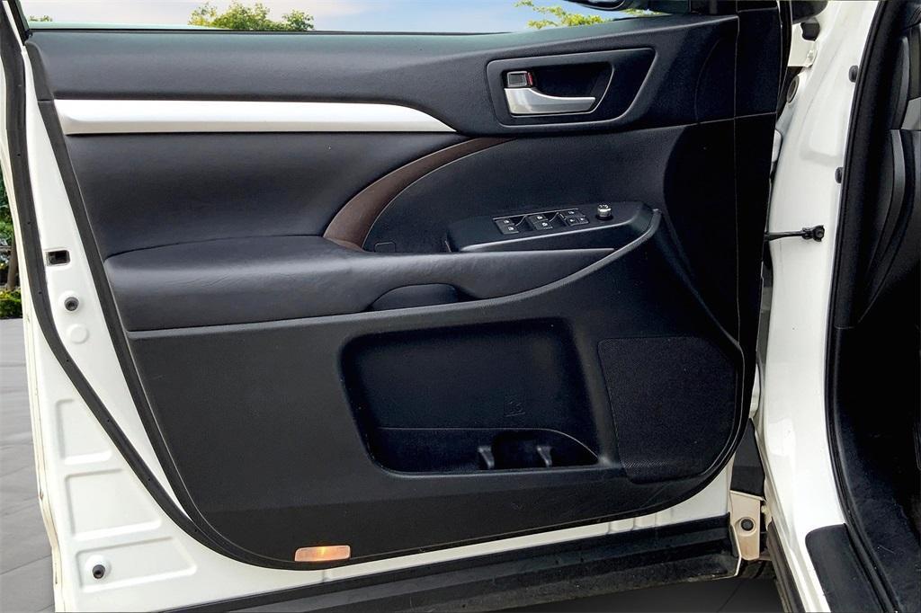 used 2018 Toyota Highlander Hybrid car, priced at $18,750