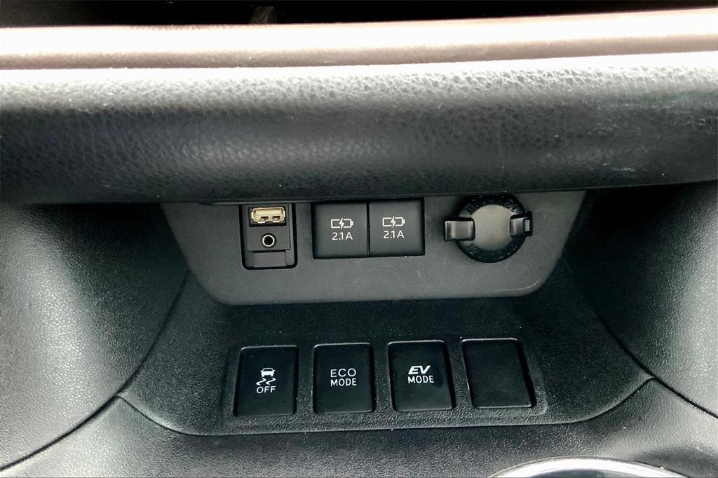 used 2018 Toyota Highlander Hybrid car, priced at $18,750