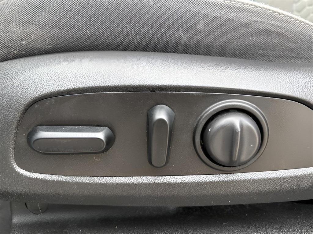 used 2021 Chevrolet Equinox car, priced at $15,850