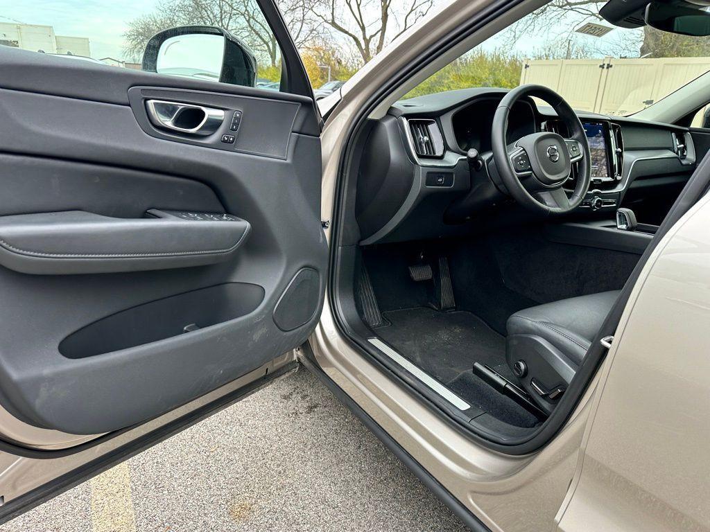 used 2025 Volvo XC60 car, priced at $31,886