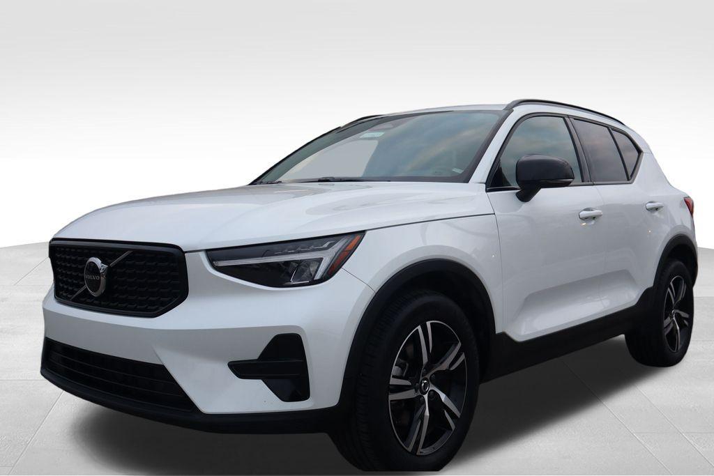 used 2024 Volvo XC40 car, priced at $27,397