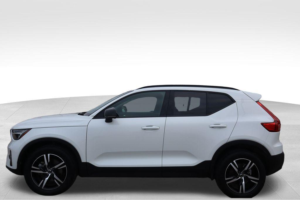 used 2024 Volvo XC40 car, priced at $27,397