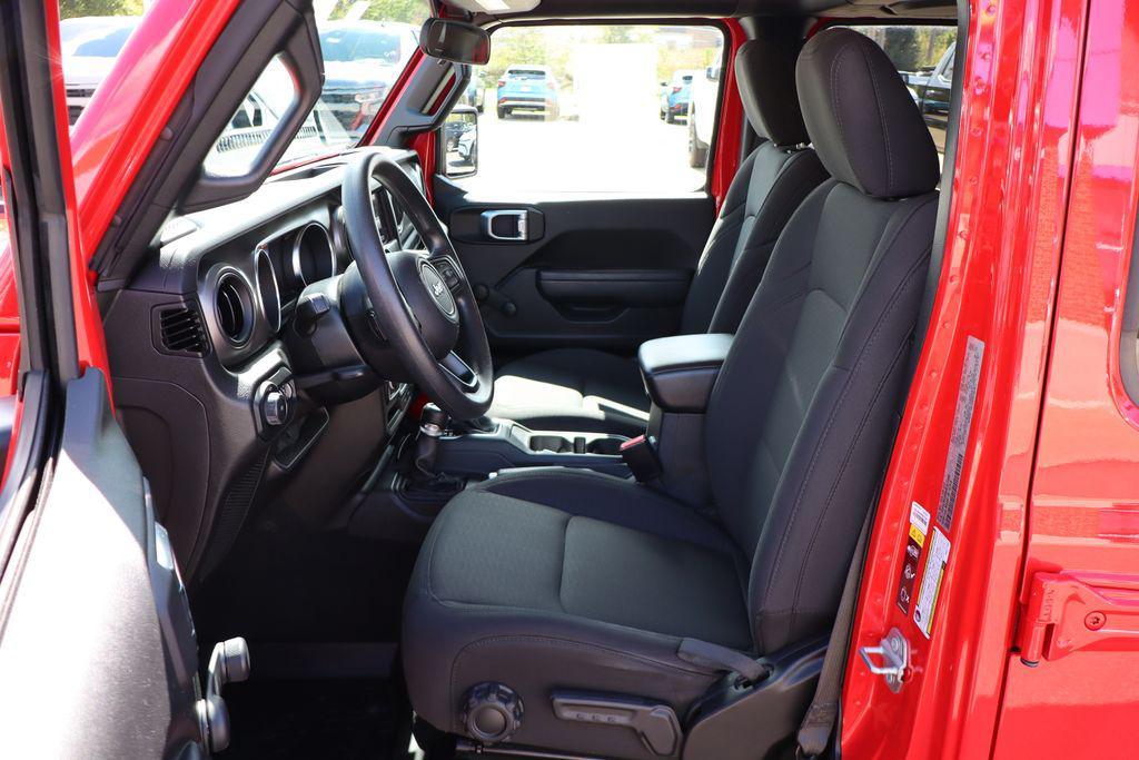 used 2022 Jeep Wrangler Unlimited car, priced at $28,000