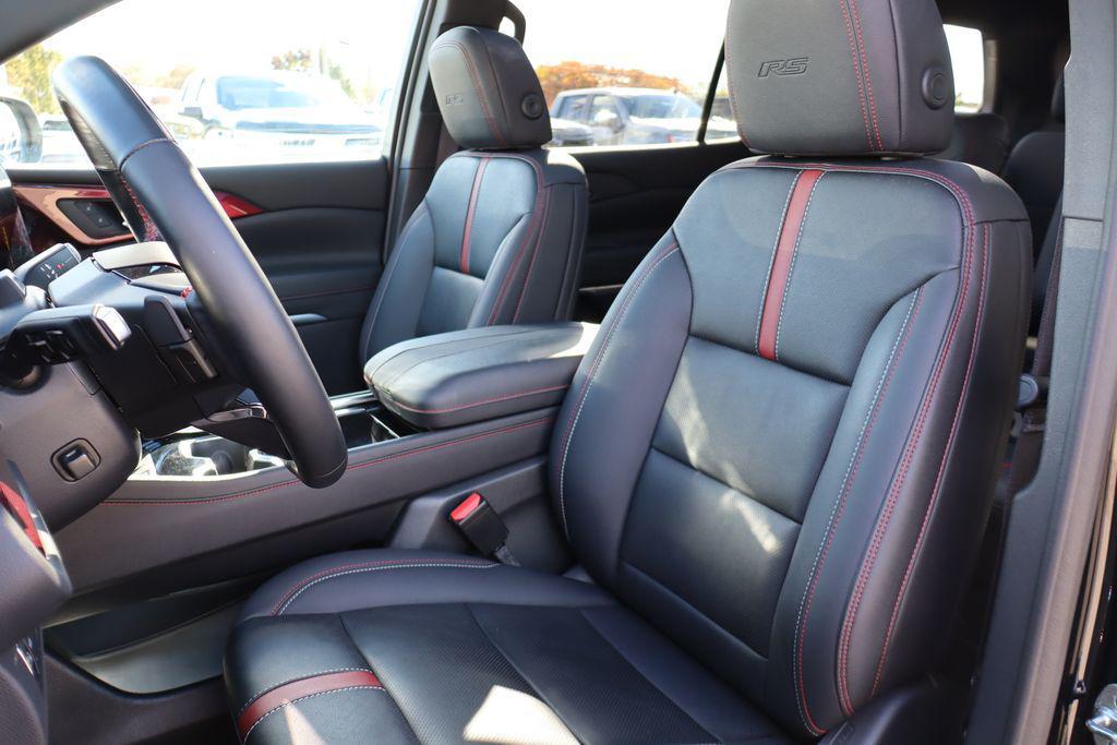 used 2024 Chevrolet Traverse car, priced at $49,500