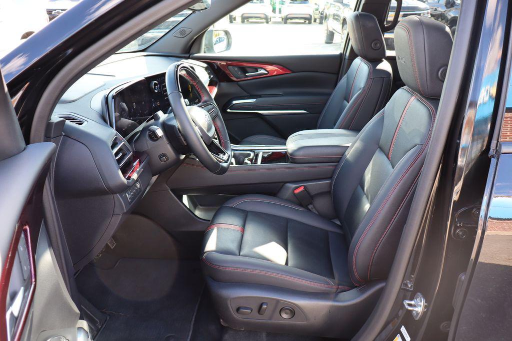 used 2024 Chevrolet Traverse car, priced at $49,500