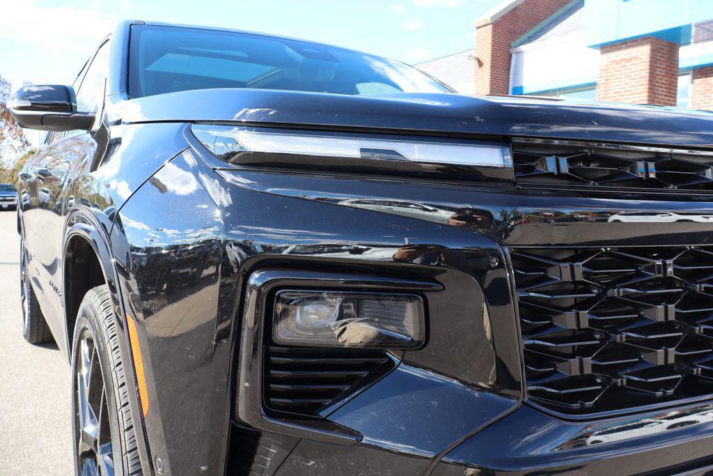 used 2024 Chevrolet Traverse car, priced at $49,500