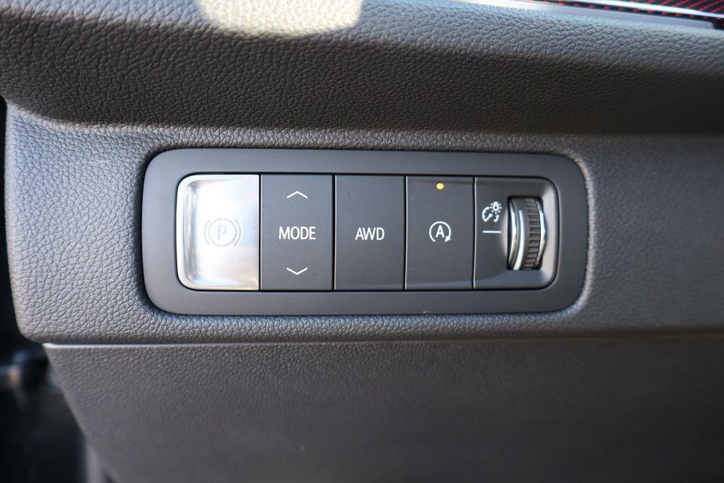 used 2024 Chevrolet Traverse car, priced at $49,500