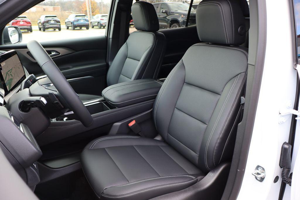 new 2026 Chevrolet Traverse car, priced at $45,828