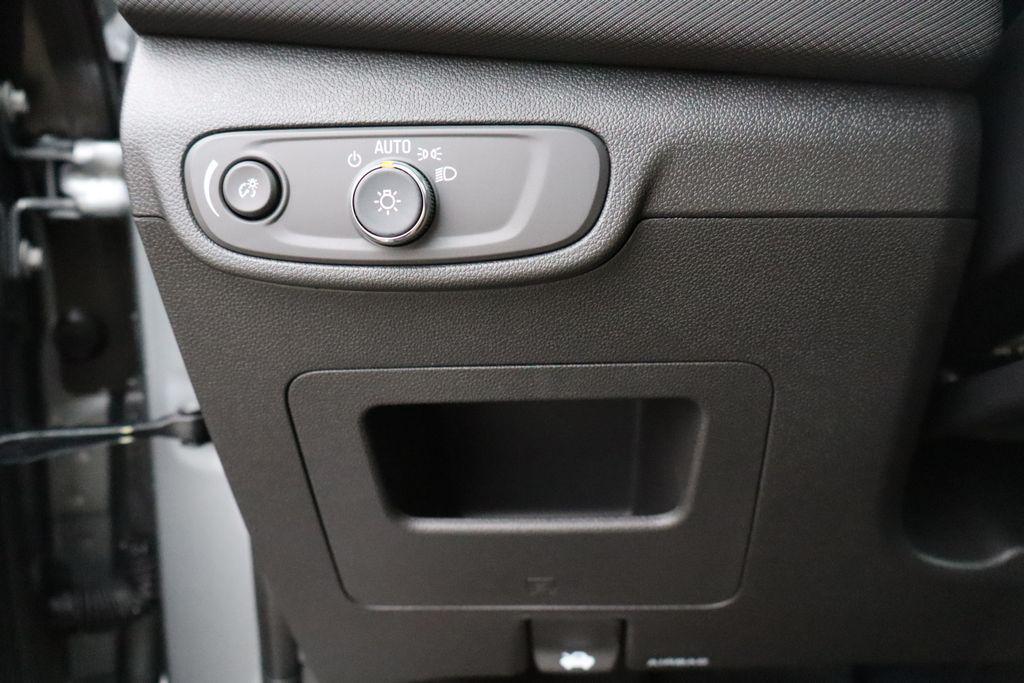 new 2025 Chevrolet TrailBlazer car, priced at $28,000