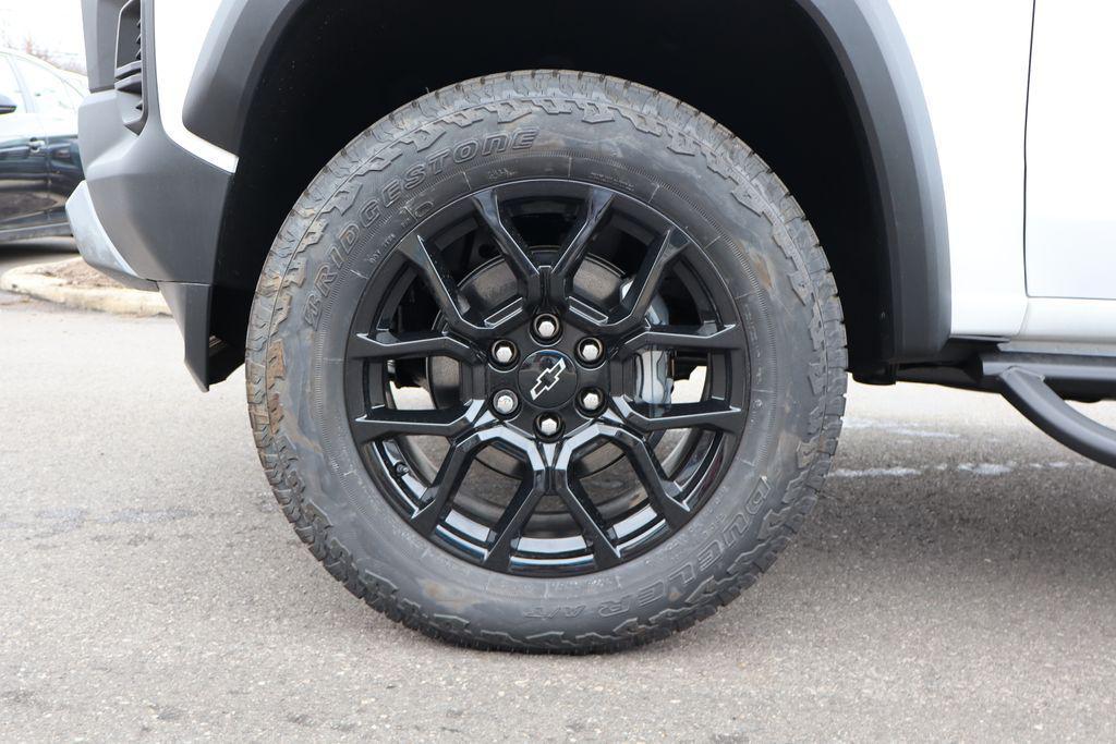 new 2024 Chevrolet Colorado car, priced at $43,200