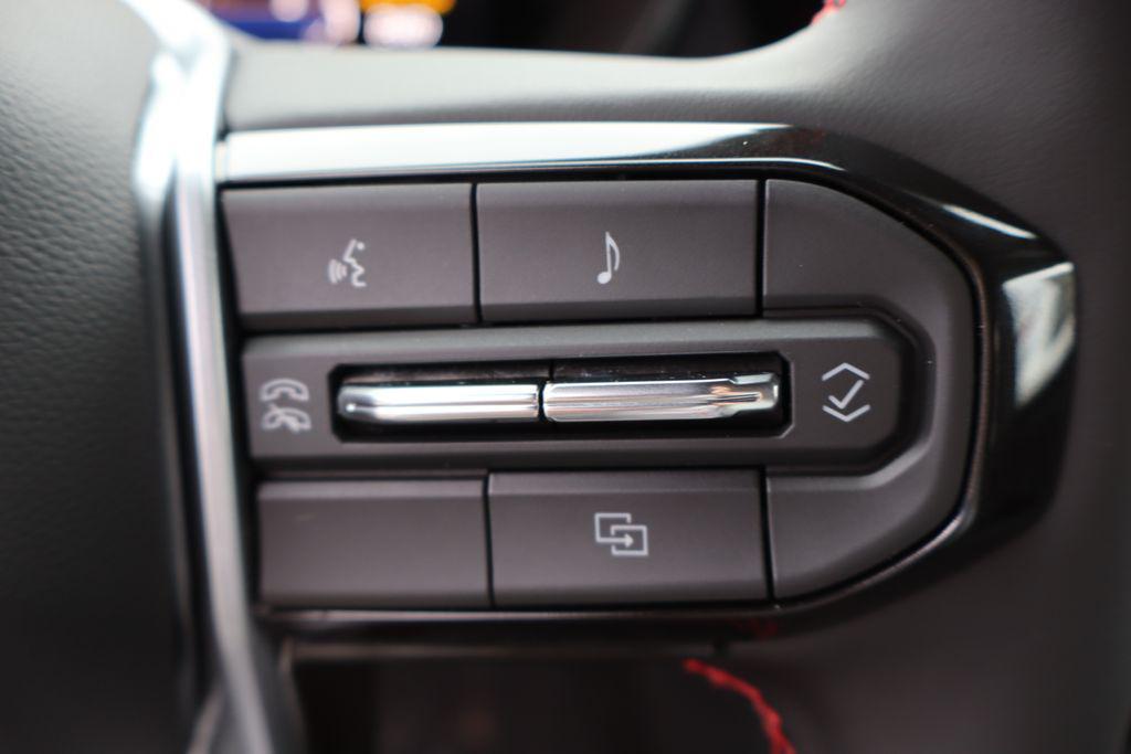 new 2025 Chevrolet Colorado car, priced at $49,090