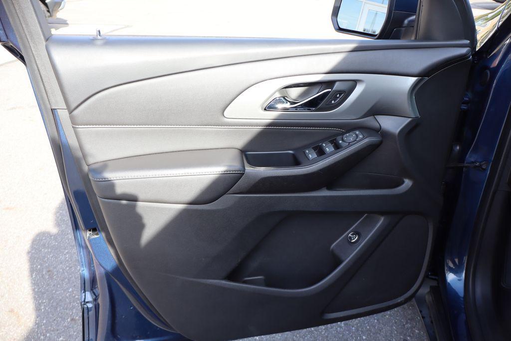 used 2023 Chevrolet Traverse car, priced at $32,550