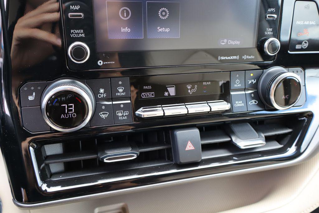 used 2022 Toyota Highlander car, priced at $35,500