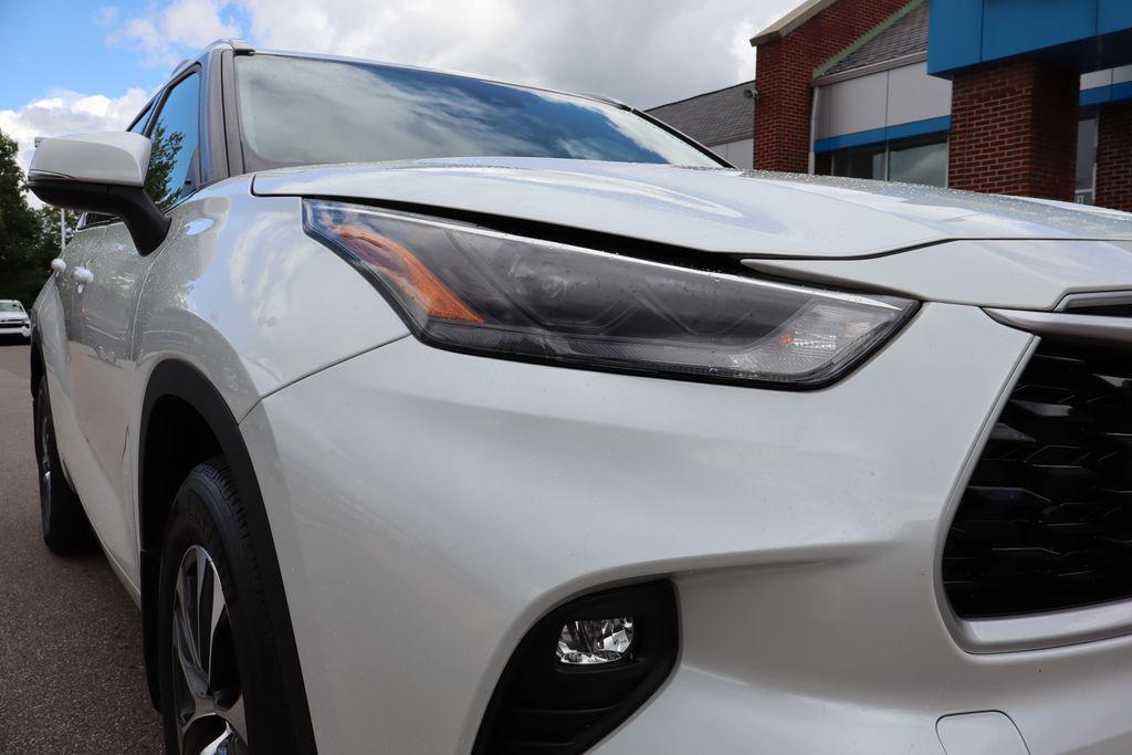 used 2022 Toyota Highlander car, priced at $35,500